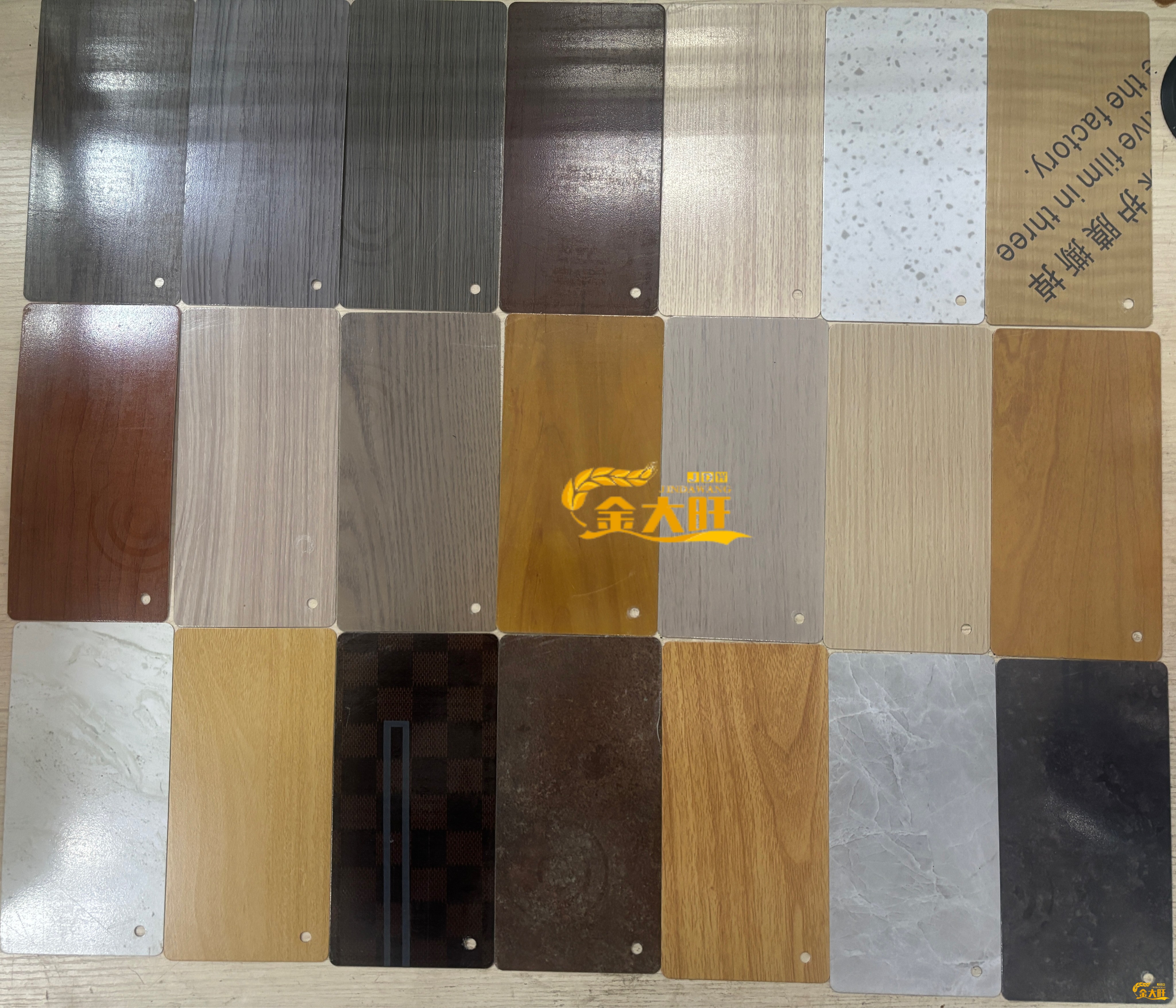 【当金属邂逅自然之美——见证不锈钢木纹转···